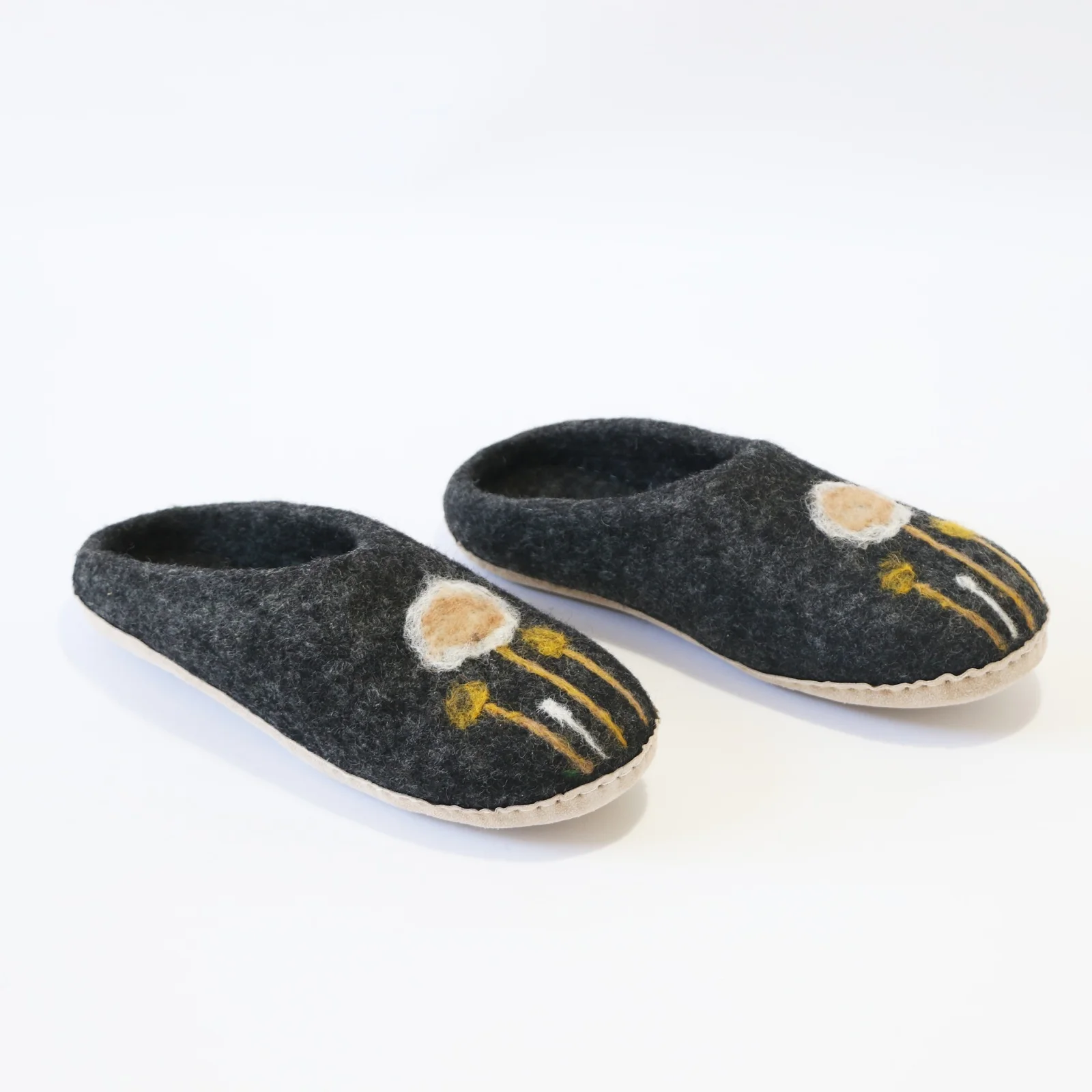 Handmade Felt Slipper – Warm, Durable & Eco-Friendly