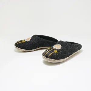 Handmade Felt Slipper – Warm, Durable & Eco-Friendly