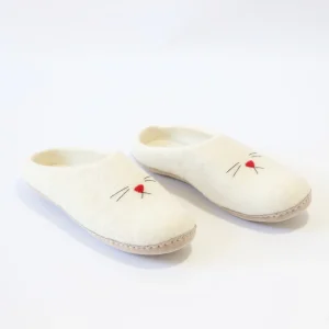 Cat Design Felt Slipper – Handmade, Warm & Eco-Friendly